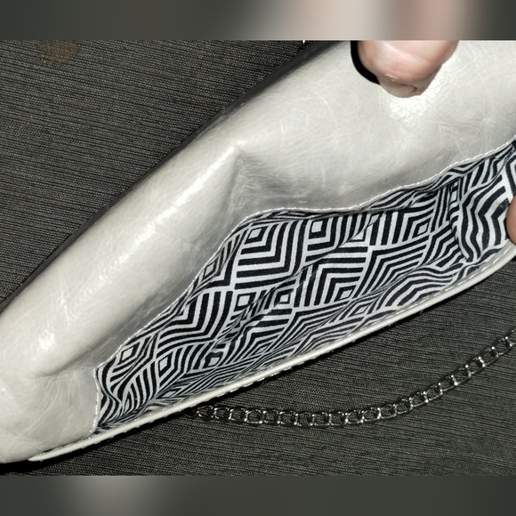 HOBO GRAY LEATHER CROSSBODY BAG WITH CHAIN STRAP 7"x5" MAGNETIC CLOSURE - Picture 11 of 16